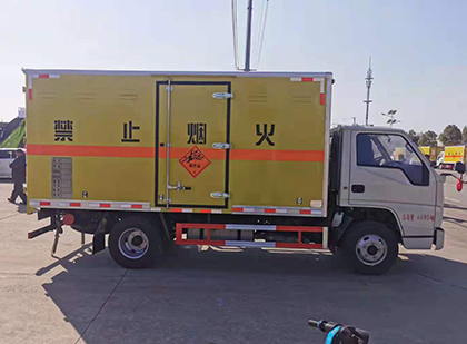 留坝爆破器材运输车工人安全操作规范与智能技术保障